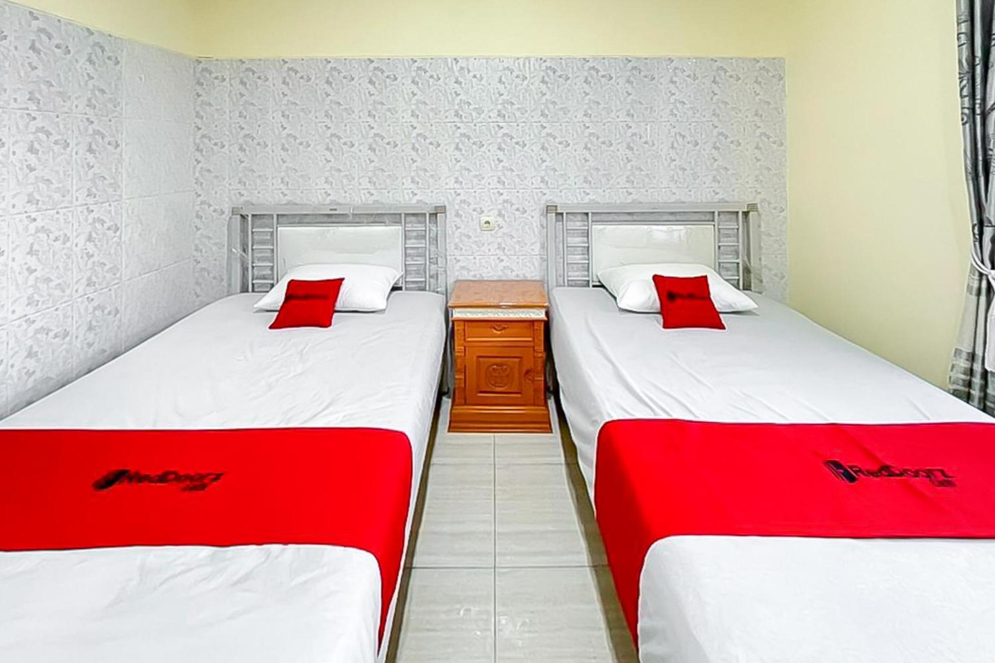 Reddoorz Near Grage Mall Cirebon Hotel Exterior photo