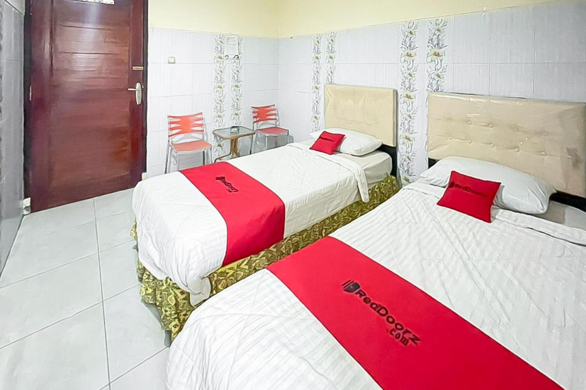 Reddoorz Near Grage Mall Cirebon Hotel Exterior photo